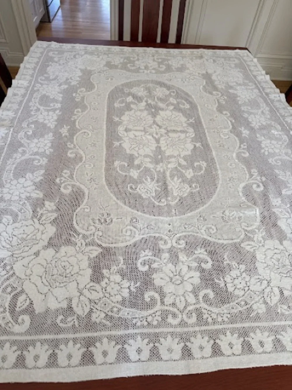 Vintage White Floral Lace Tablecloth Rectangular Rose Medallion 48 in x 62 in